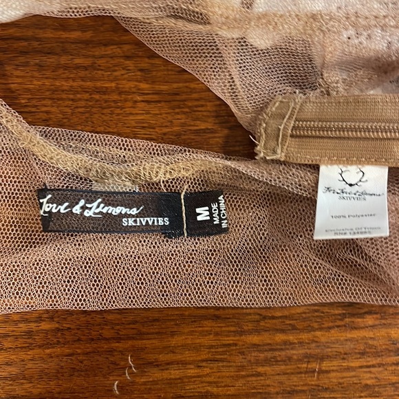 For Love + Lemons Nude Mesh Bralette with White floral appliqués Medium - Picture 3 of 7